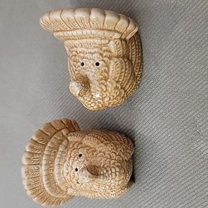 Hallmark Turkey salt and pepper shakers
